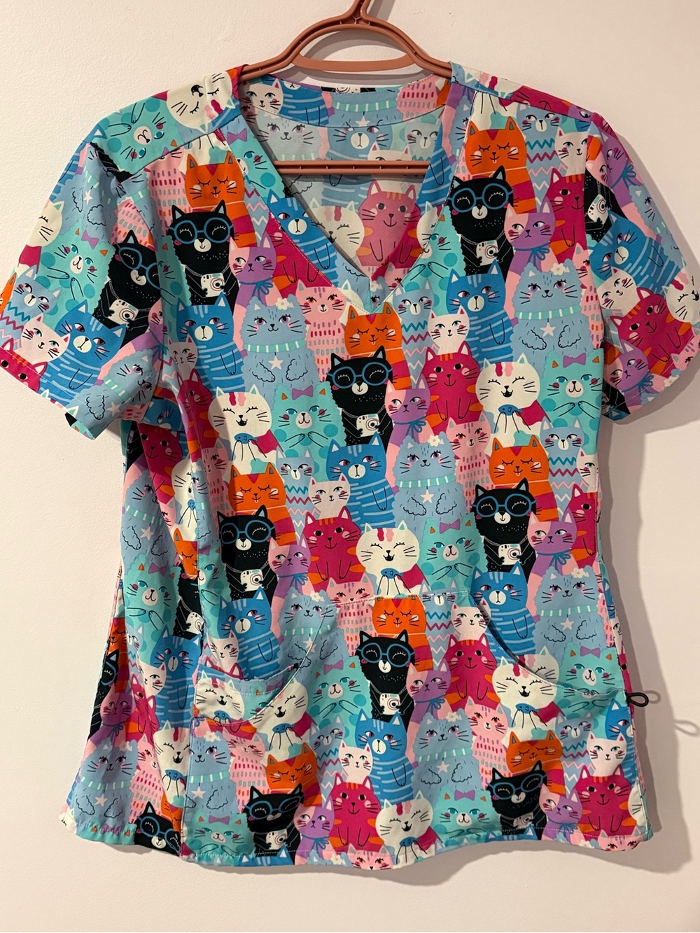Women's Cat Print V-Neck Scrub Top in Multicolor